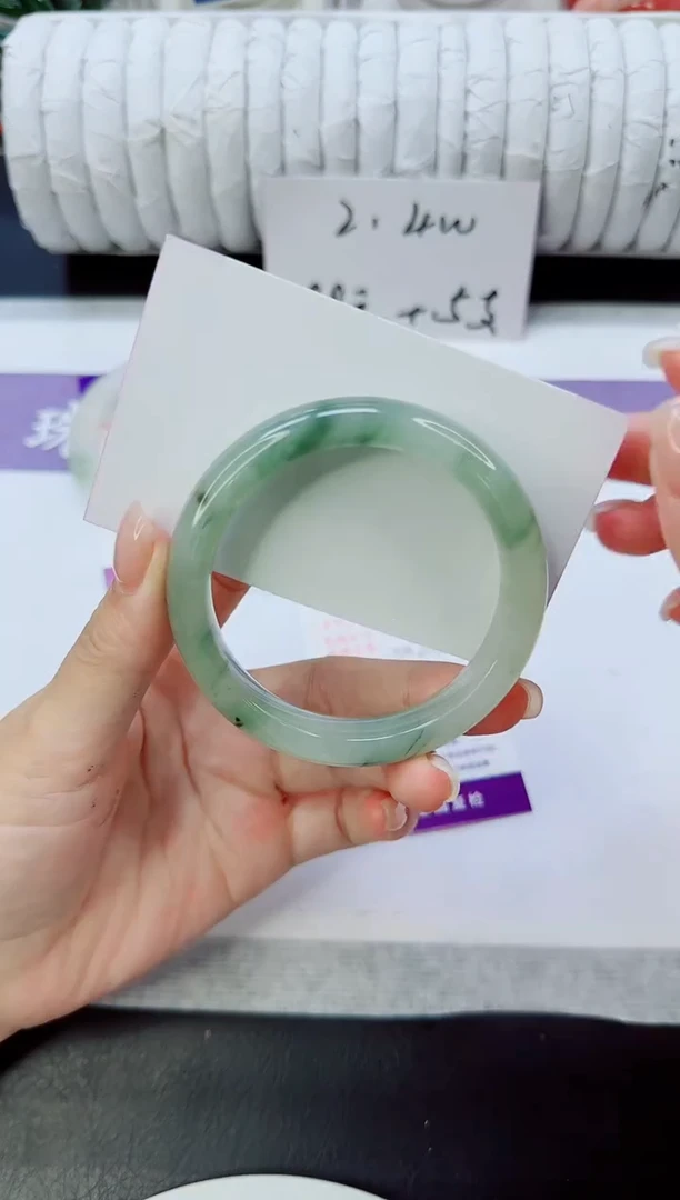 未镶嵌手镯石英质玉109/54.5