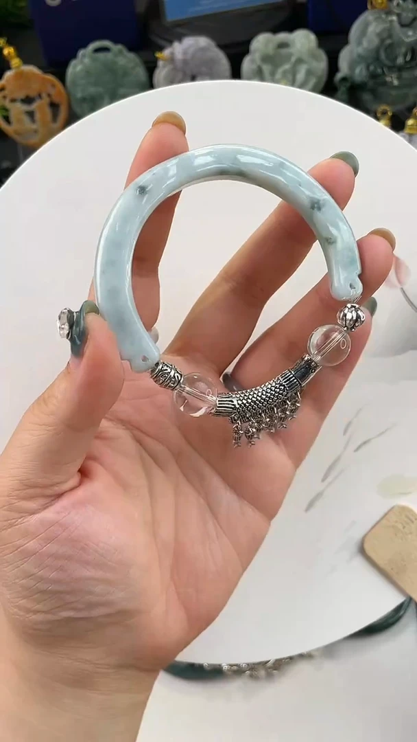 翡翠未镶嵌颈饰定制翡翠