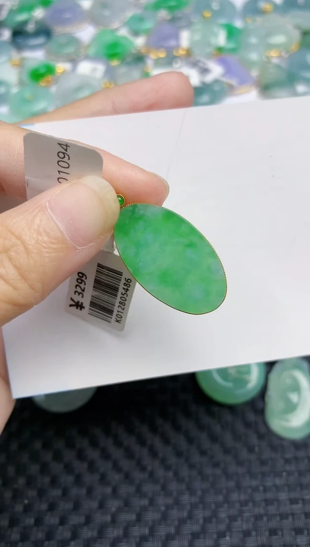 翡翠18K金镶嵌颈饰天然A货翡翠