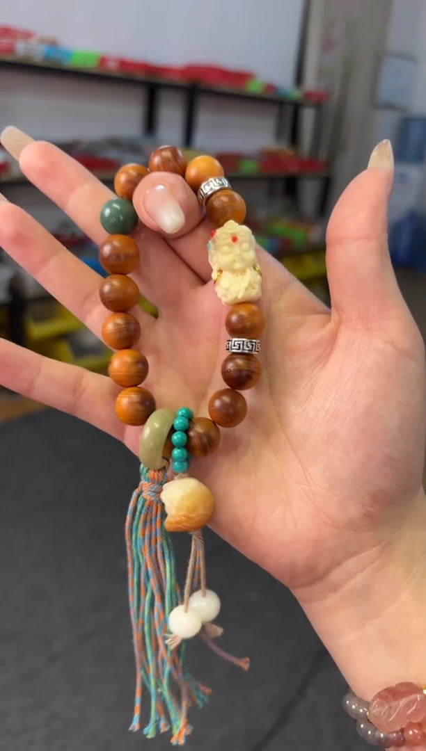 【闪购商品】柏木无事牌1.2崖柏度母手持