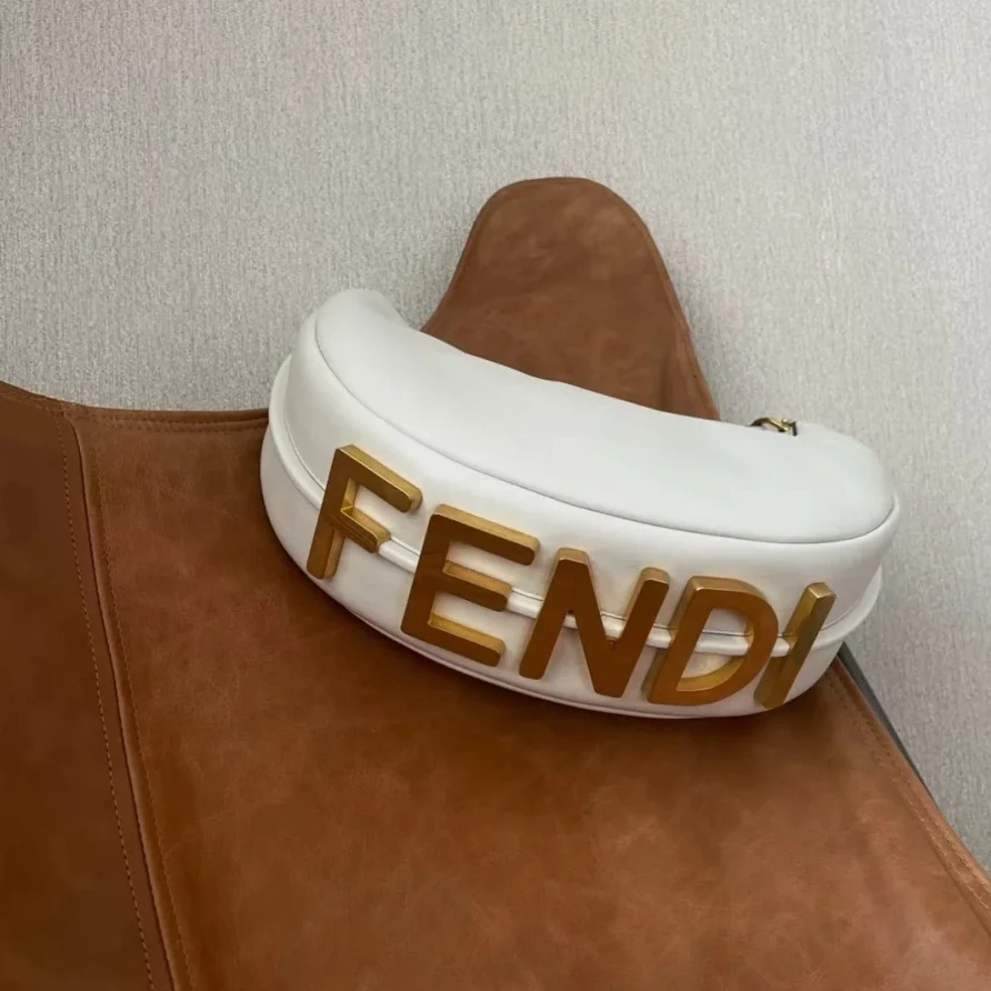 95新 FENDI/芬迪 CS6059 Fendi 月牙
