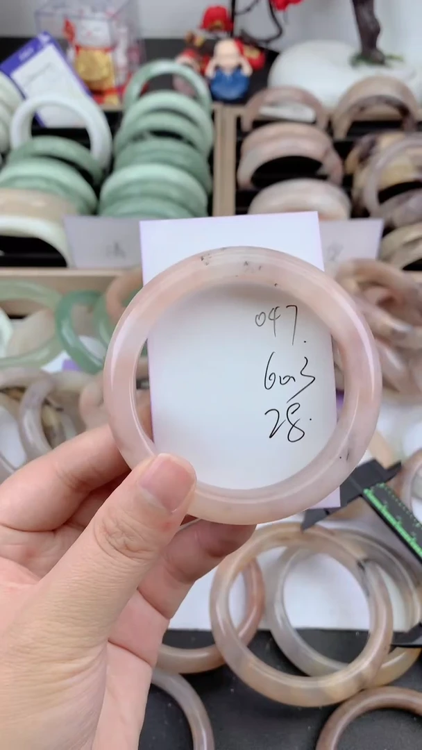 未镶嵌手镯石英质玉047