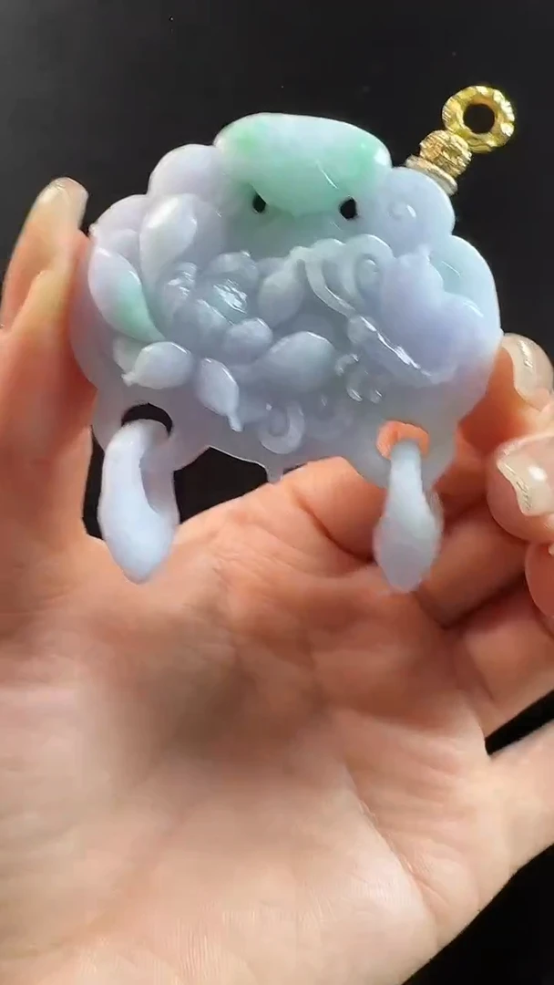 颈饰未镶嵌翡翠蝶恋花