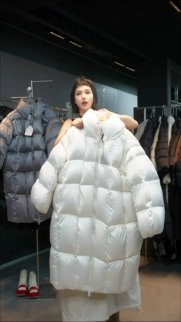 白色羽绒白色羽绒
