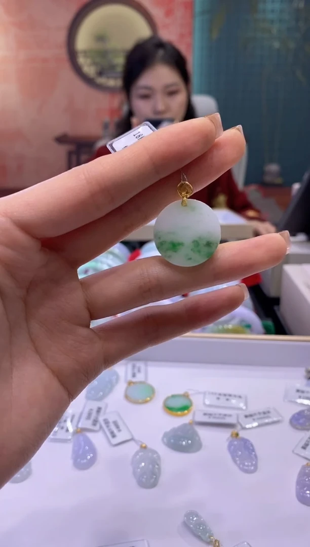 【闪购商品】翡翠吊坠(不含链)18K金镶嵌多人19134