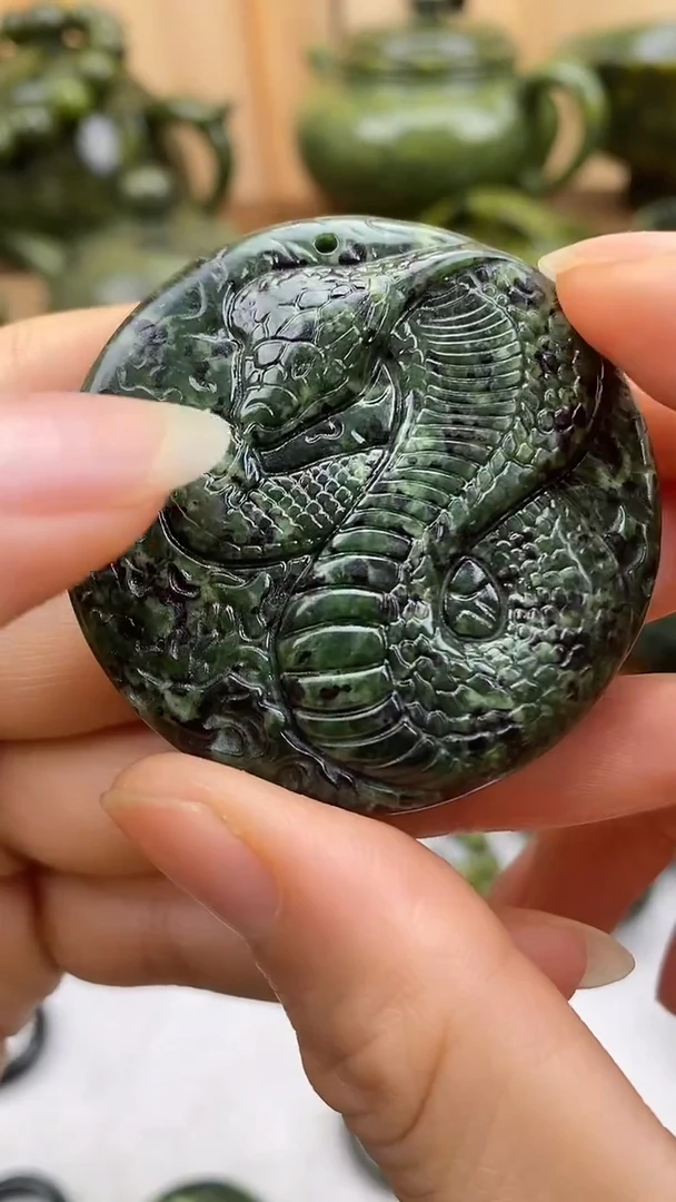 【闪购商品】蛇纹石玉蛇牌未镶嵌蛇牌