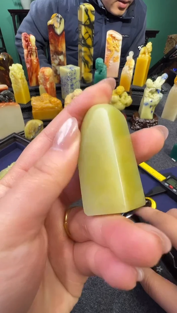 【闪购商品】青田石竹叶青底菜花素章