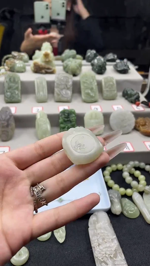 和田玉未镶嵌颈饰5