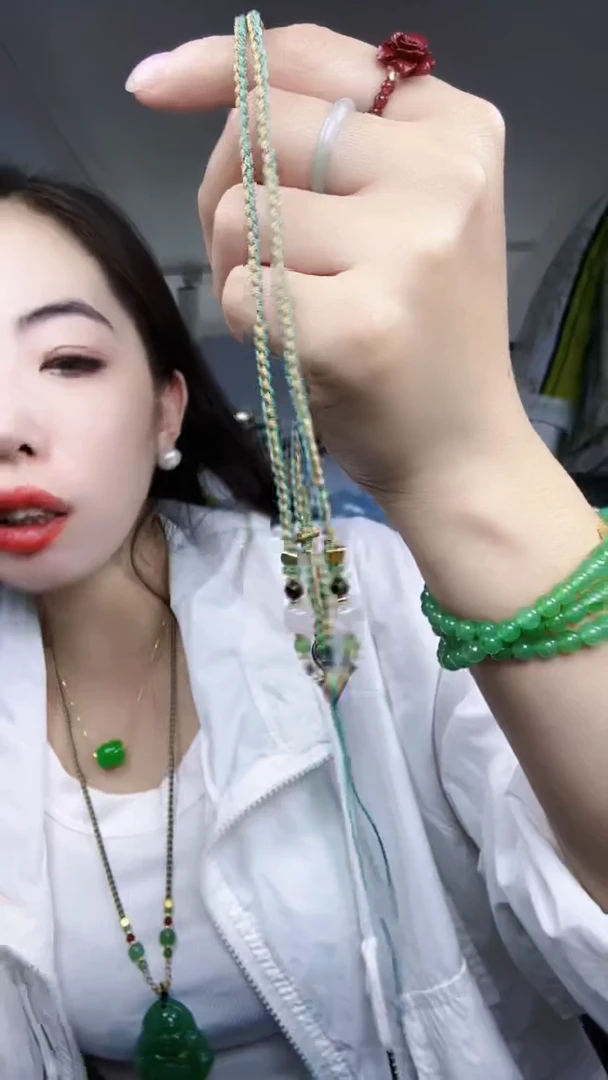 石英质玉（金丝玉）未镶嵌颈饰金丝玉绳子