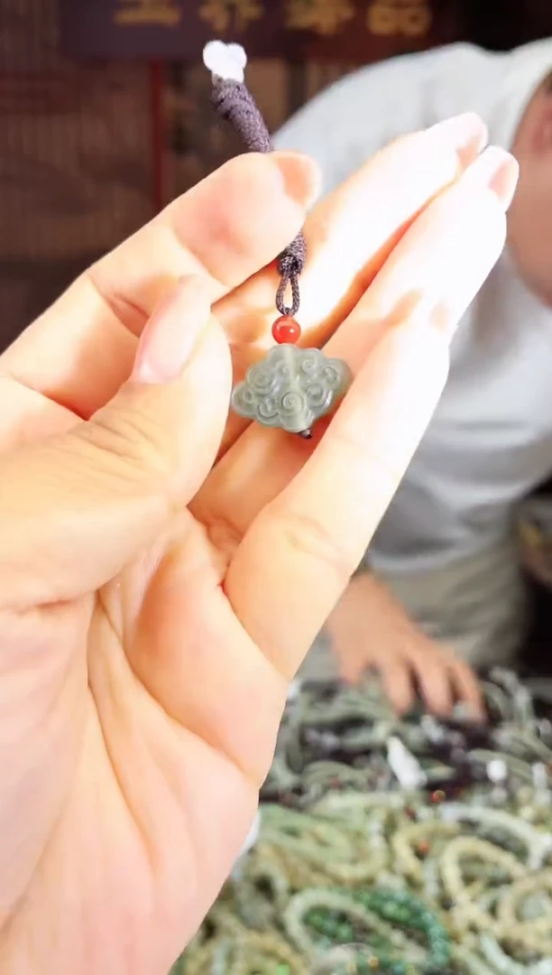 和田玉未镶嵌颈饰拍一发一