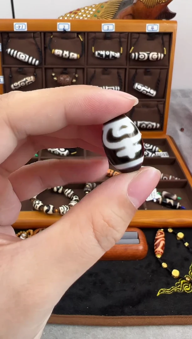 玛瑙/玉髓（覆膜）颈饰未镶嵌18微瑕随机发货