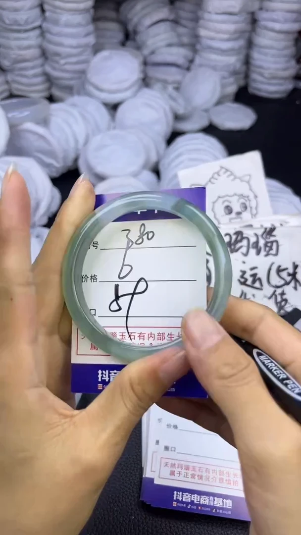 玛瑙/玉髓手镯未镶嵌380