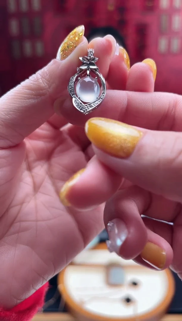 【闪购商品】翡翠颈饰18K金镶嵌吊坠