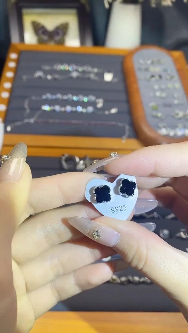 【闪购商品】水晶手链银S925镶嵌A141