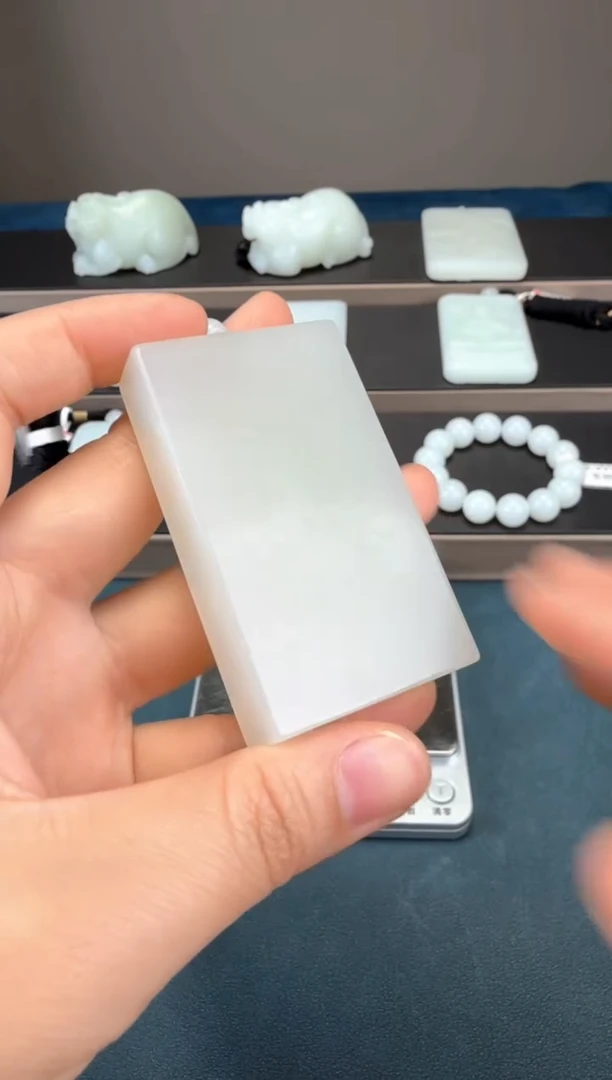 和田玉未镶嵌颈饰1