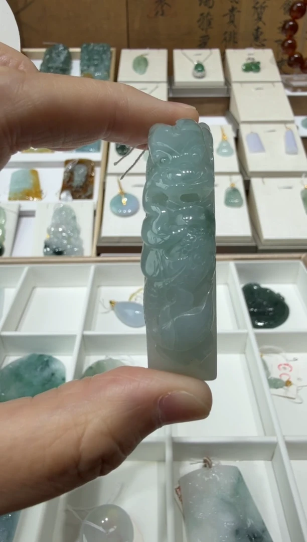 翡翠挂件未镶嵌?****?A货翡翠多样性孤品
