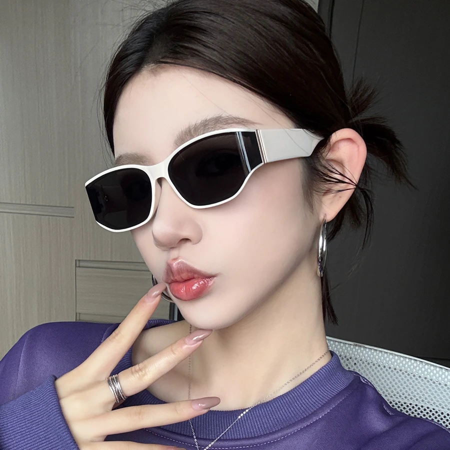 欧美复古猫眼高级感墨镜女方圆脸曲面潮2025新款防紫外线太阳眼镜