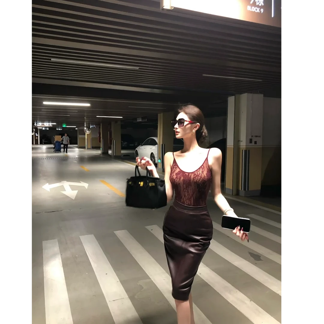 重工连体气质御姐风性感纯欲蕾丝网纱露背吊带上衣半身皮裙两件套