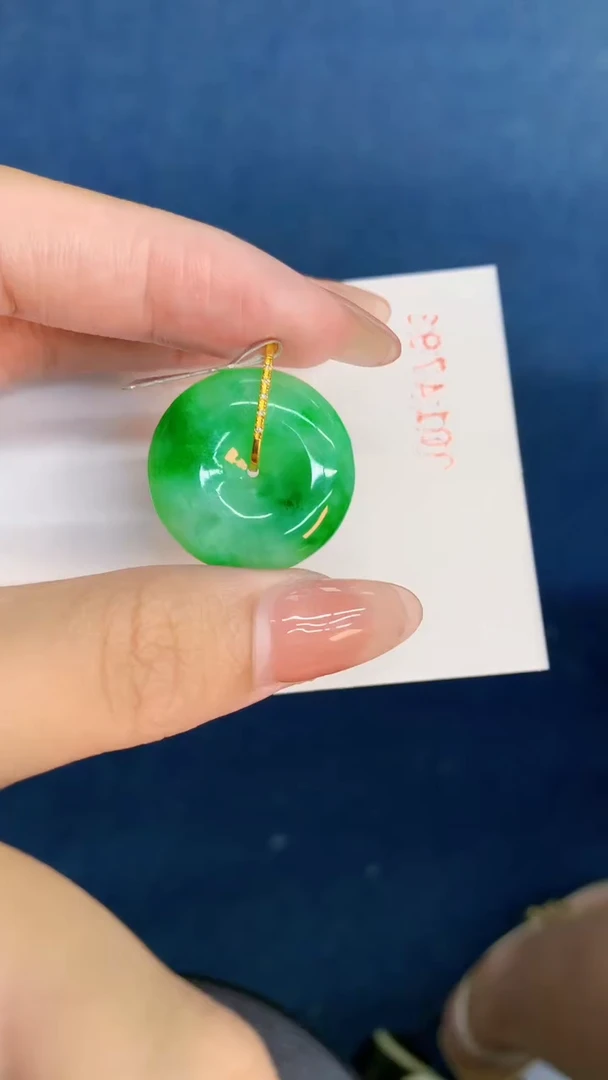 翡翠18K金镶嵌颈饰           1