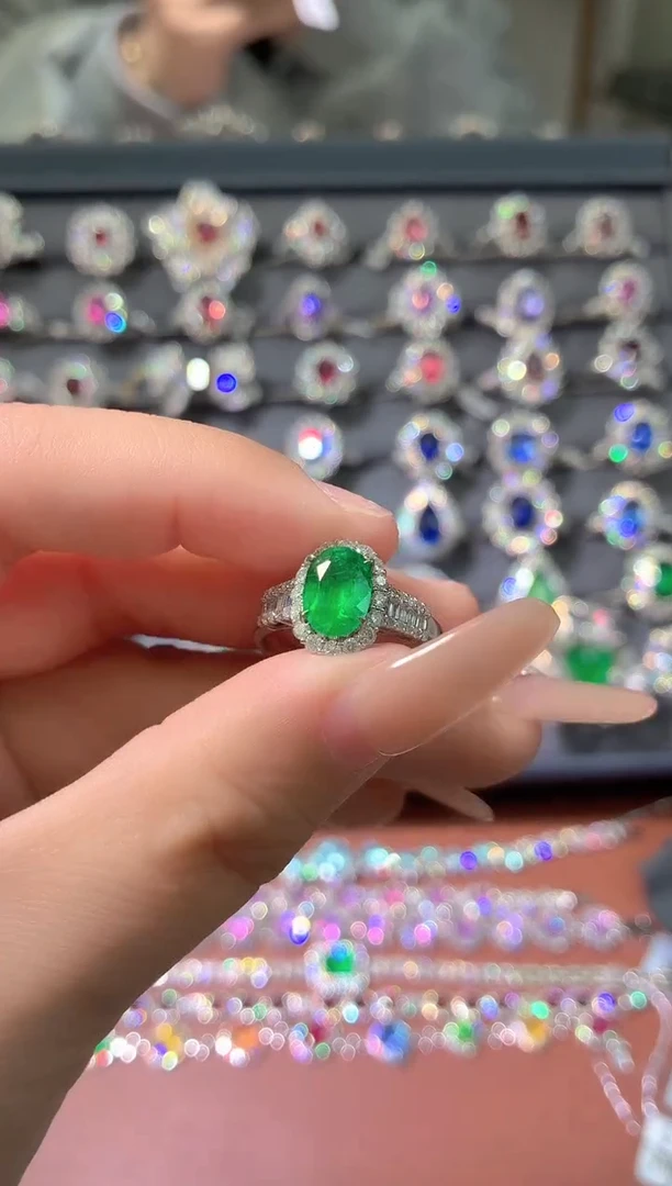 18K金镶嵌戒指祖母绿-1.4克拉