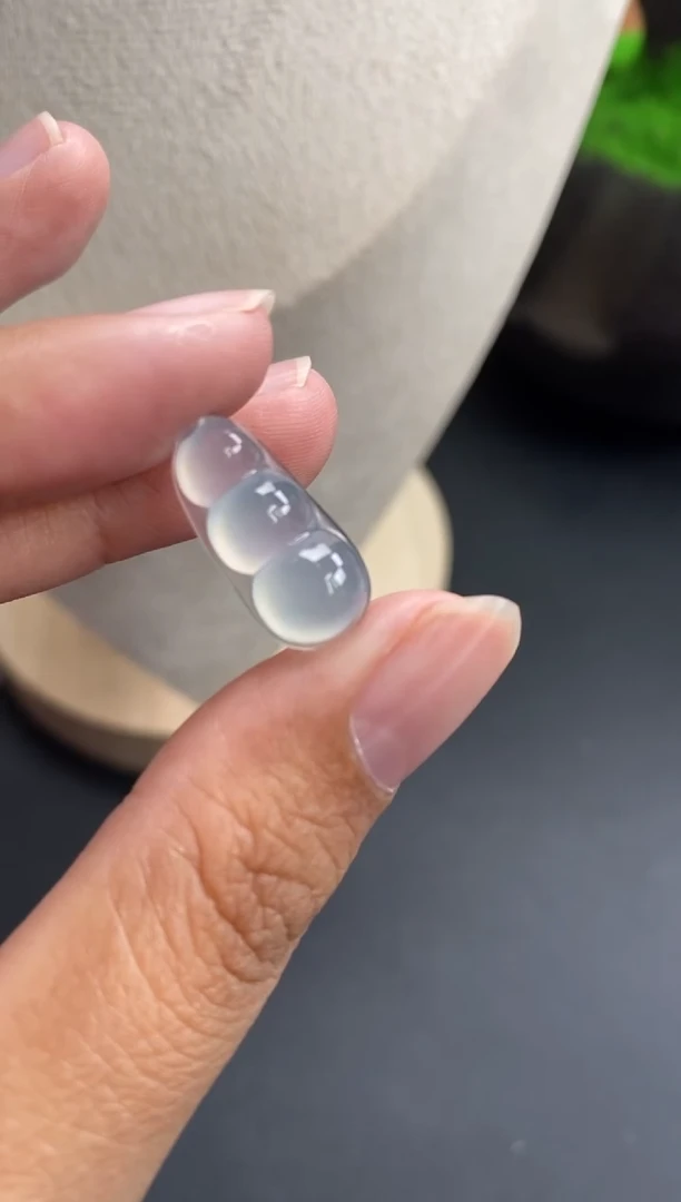 颈饰未镶嵌翡翠冰种福豆