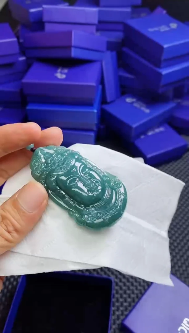 翡翠未镶嵌颈饰