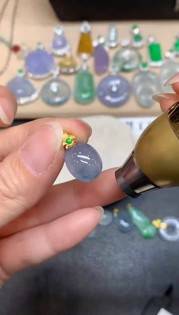 颈饰18K金镶嵌翡翠蛋面【无服务费