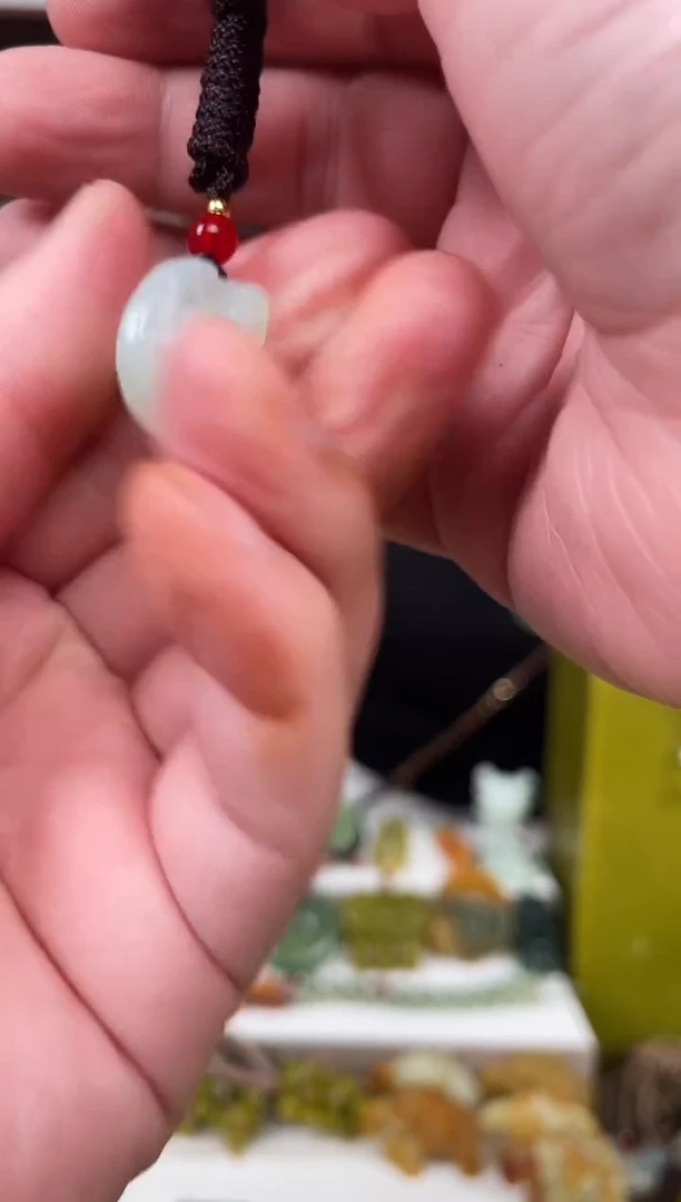 未镶嵌蛇纹石玉颈饰·