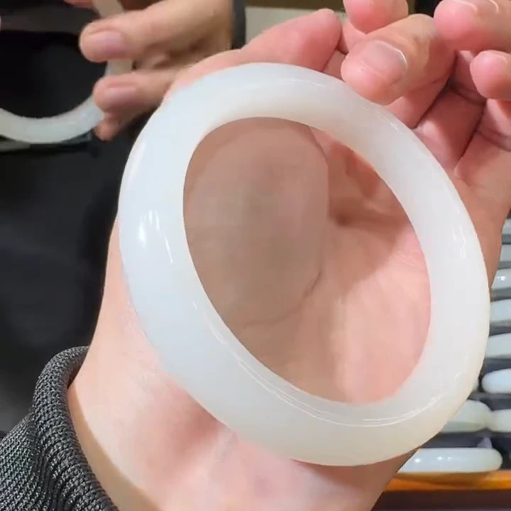 和田玉白玉手镯  123好大哥 颜色略有不同 多样性发其一（52-60）