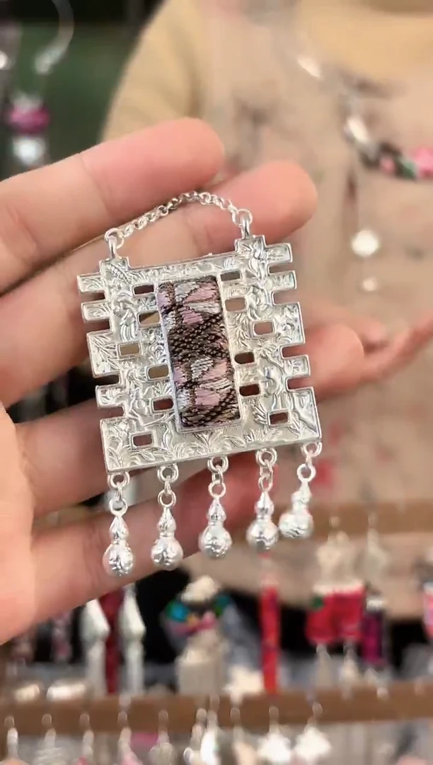 彩云南阁非遗老绣苗银饰品244