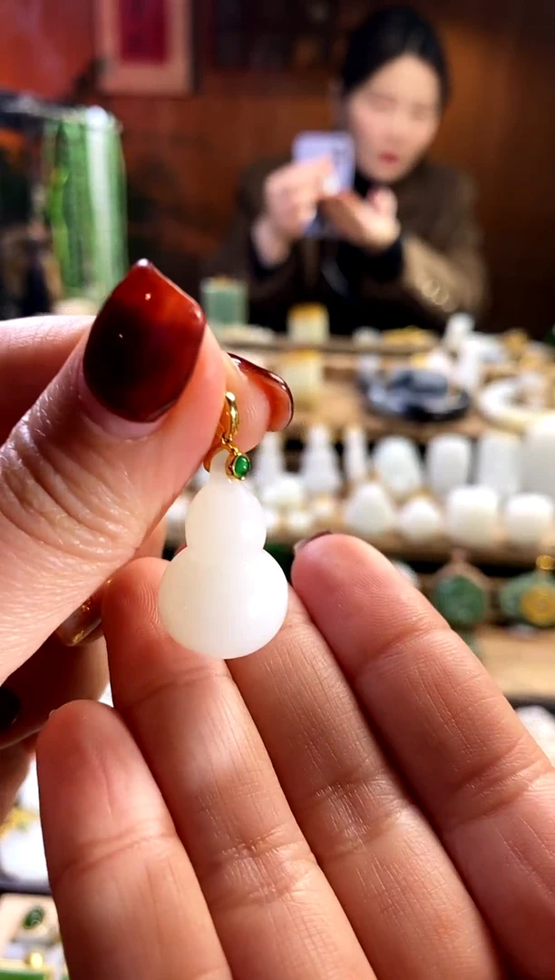 【闪购商品】和田玉吊坠18K金镶嵌。