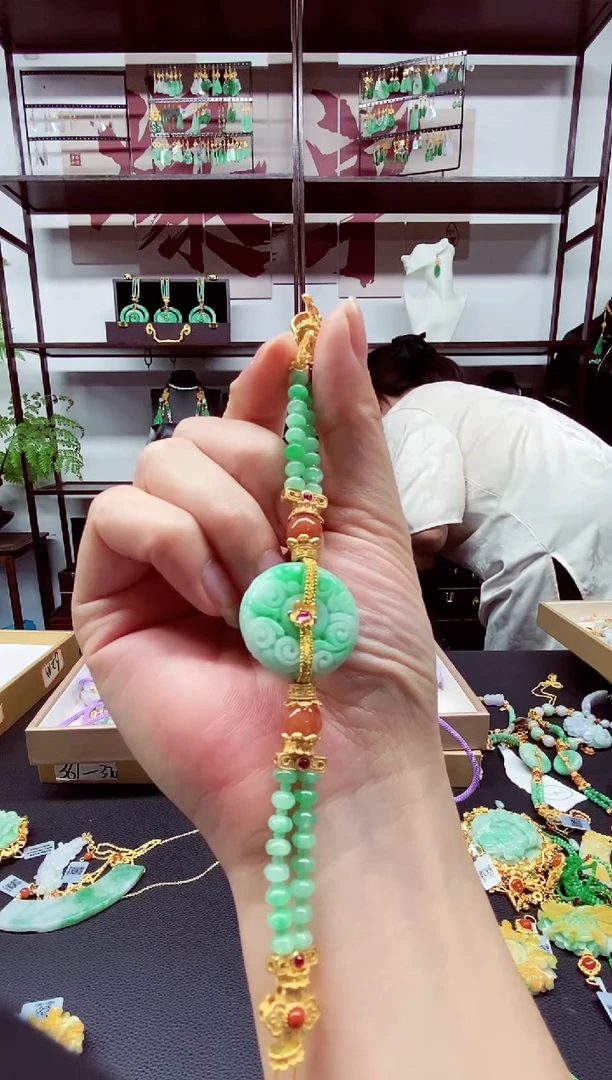 翡翠未镶嵌颈饰翡翠手牌