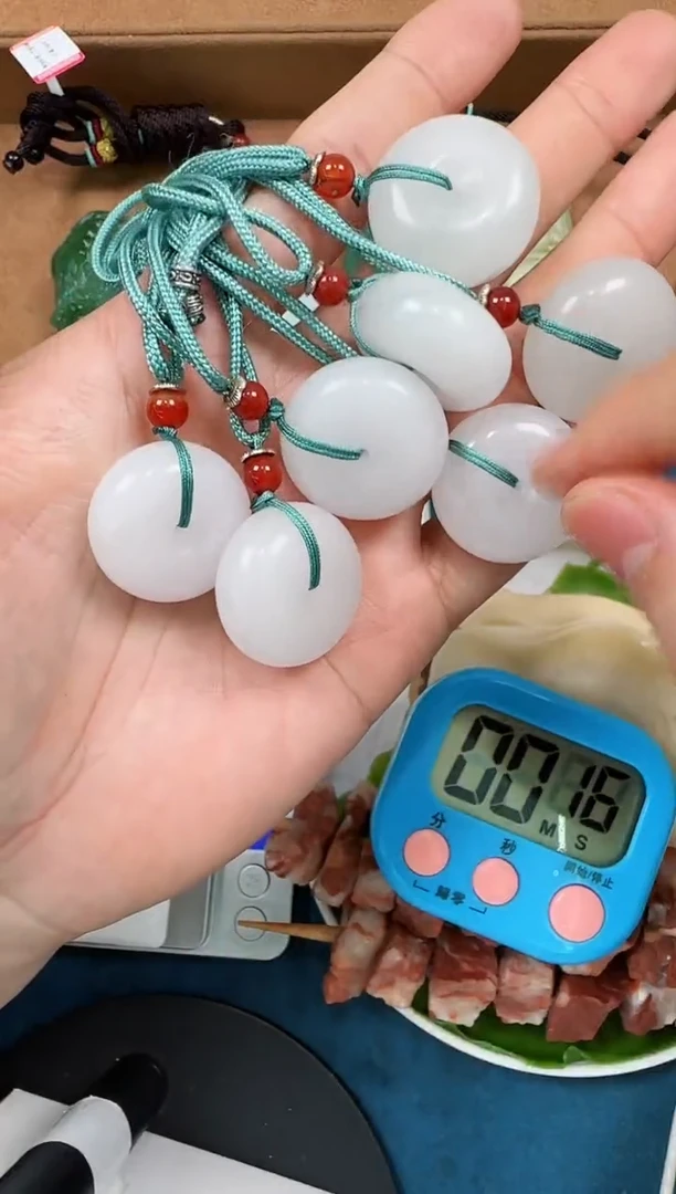 颈饰未镶嵌石英质玉颜色微差多样性发一