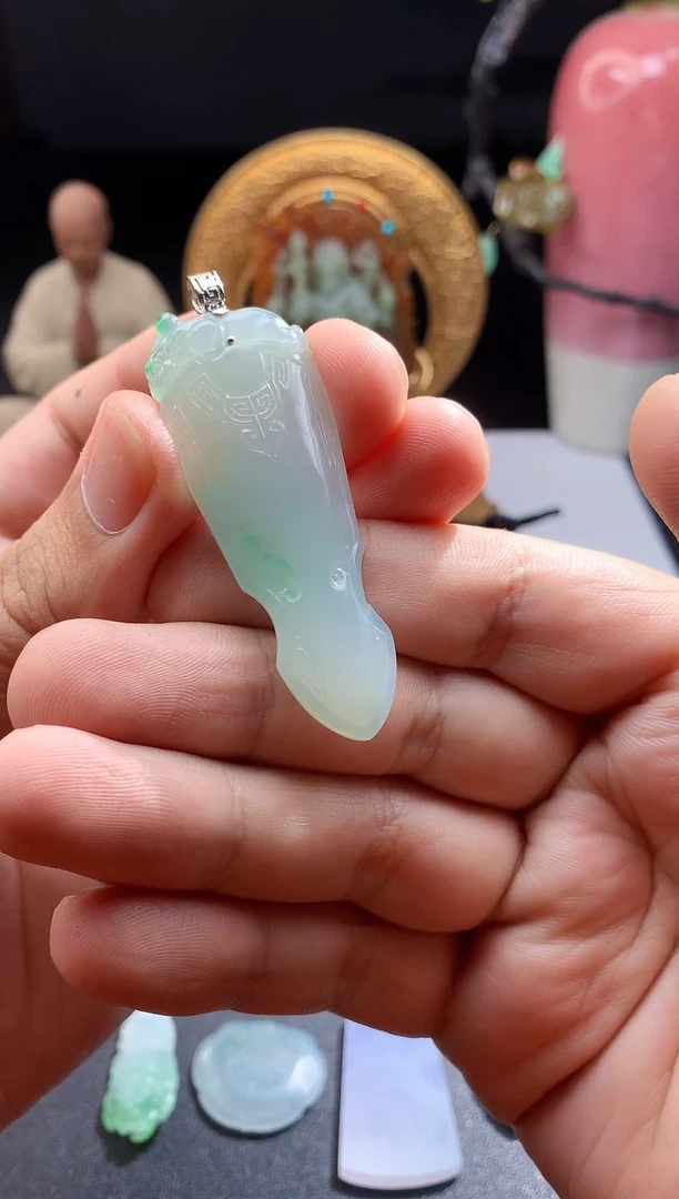 翡翠未镶嵌颈饰仿古牌