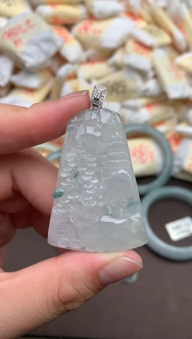 翡翠挂件18K金镶嵌—