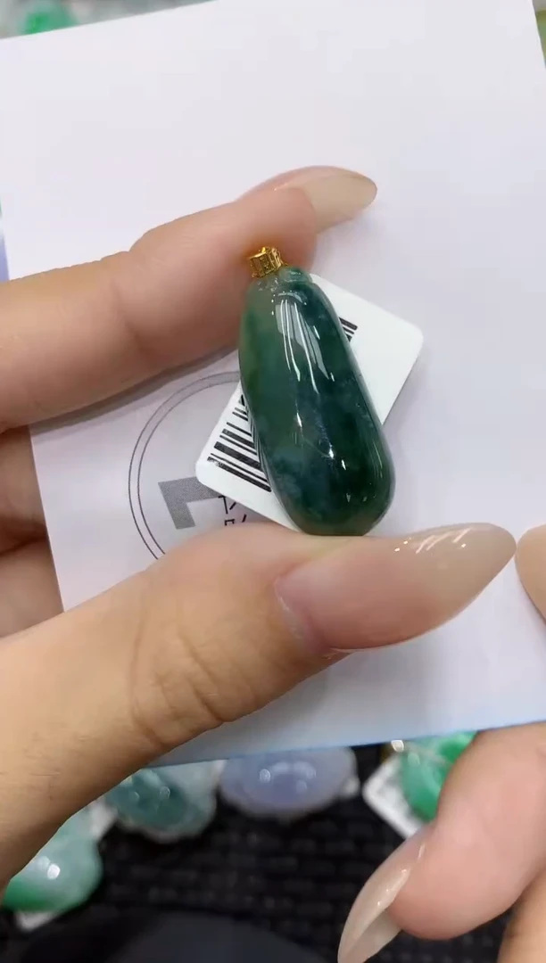 颈饰18K金镶嵌翡翠111111111111
