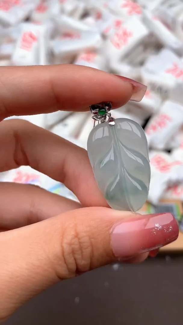 【闪购商品】翡翠挂件18K金镶嵌一