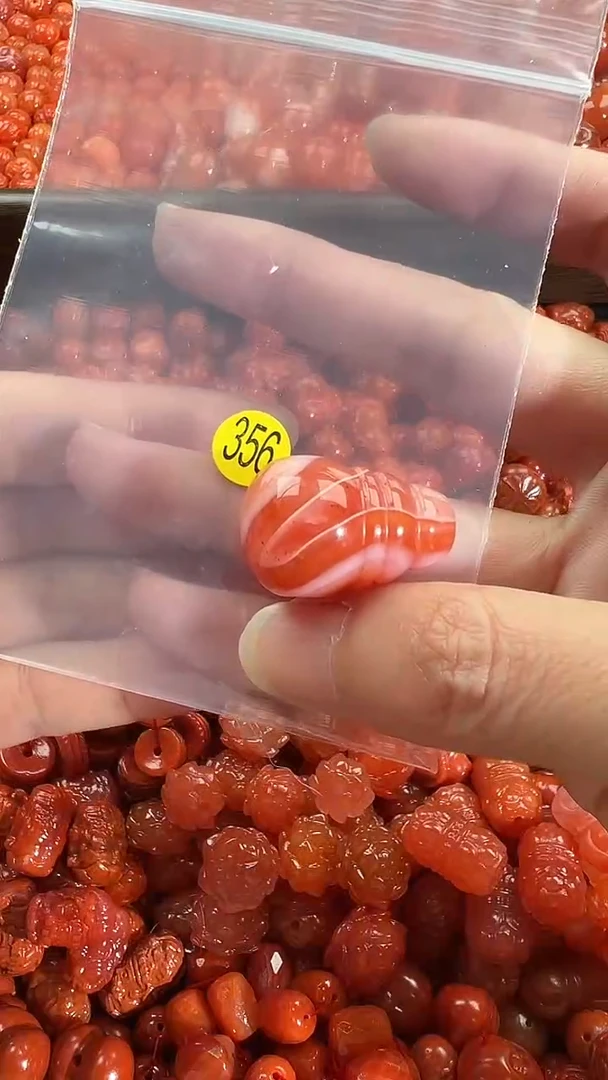 颈饰未镶嵌南红玛瑙1