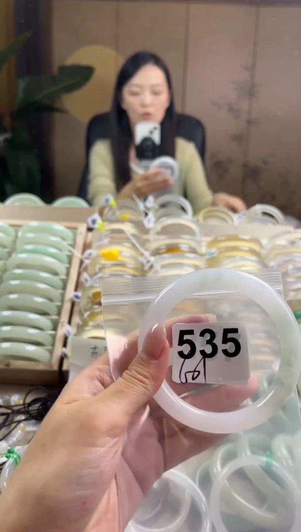 手镯玛瑙/玉髓未镶嵌天山翠默认微抠535