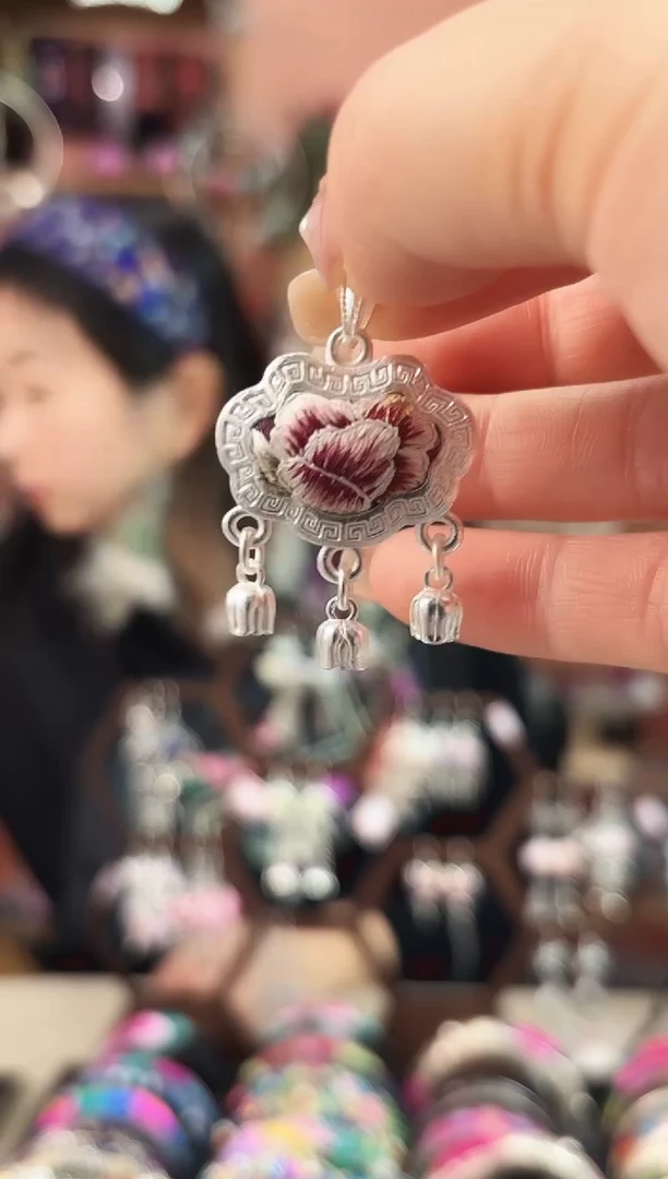 艺枝独绣手工饰品306