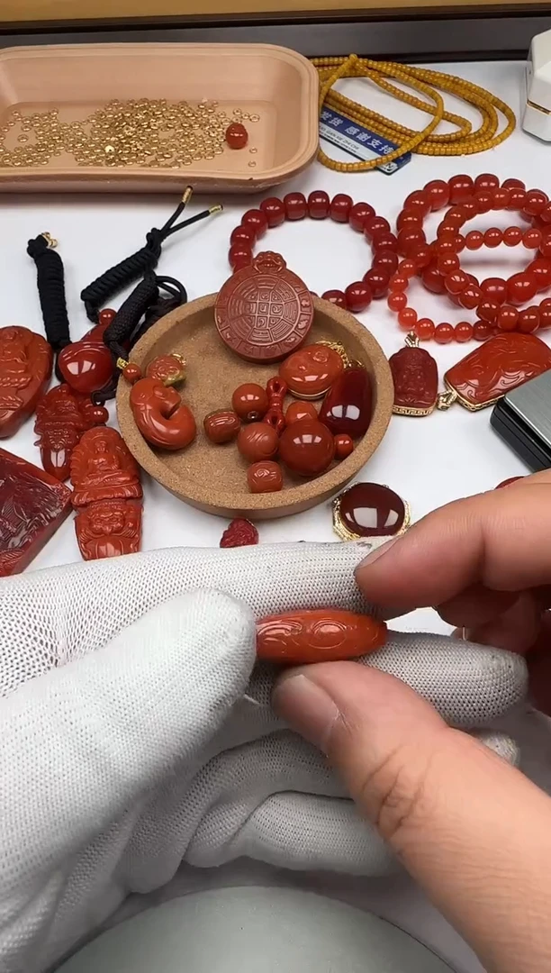 未镶嵌雕刻南红玛瑙.