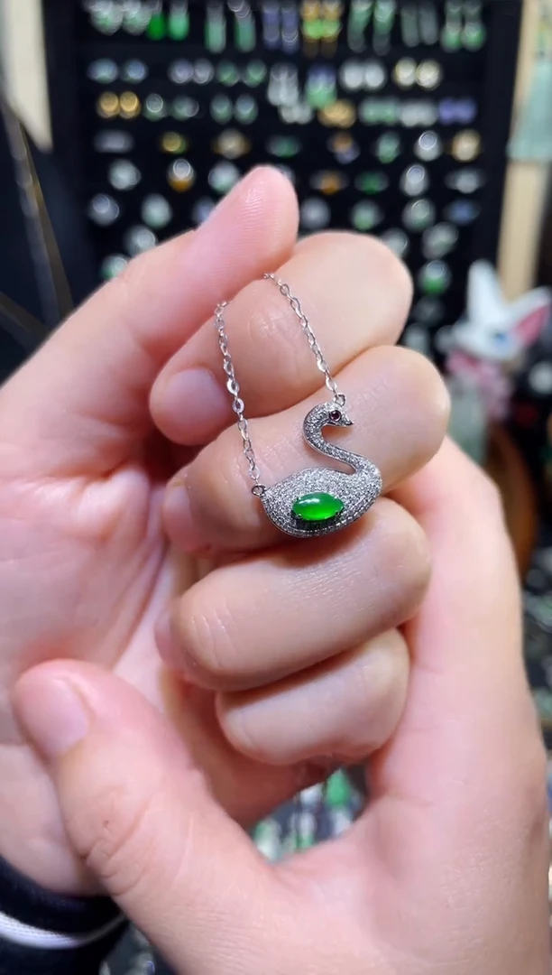 颈饰18K金镶嵌翡翠满钻镶嵌玻璃种套链