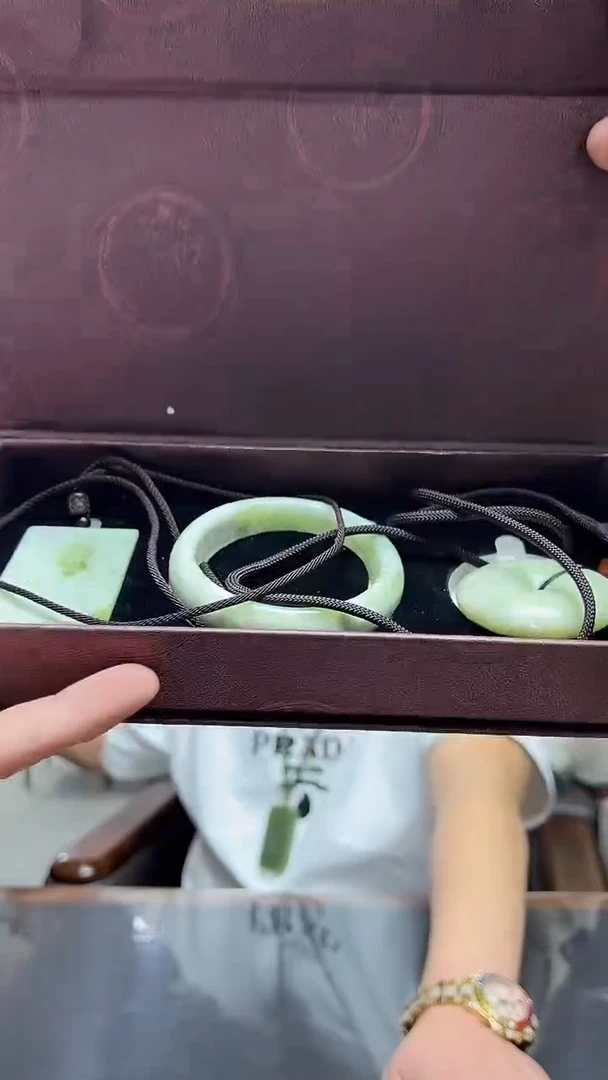 未镶嵌蛇纹石玉挂件礼盒-多样性发货其中发一