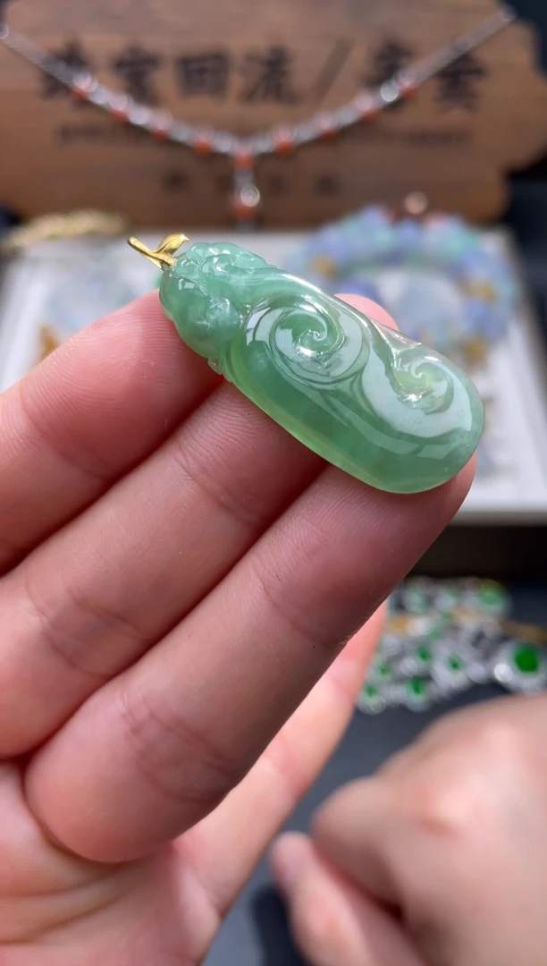 【闪购商品】翡翠颈饰18K金镶嵌24.........