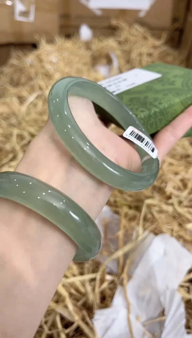 未镶嵌手镯石英质玉D5680