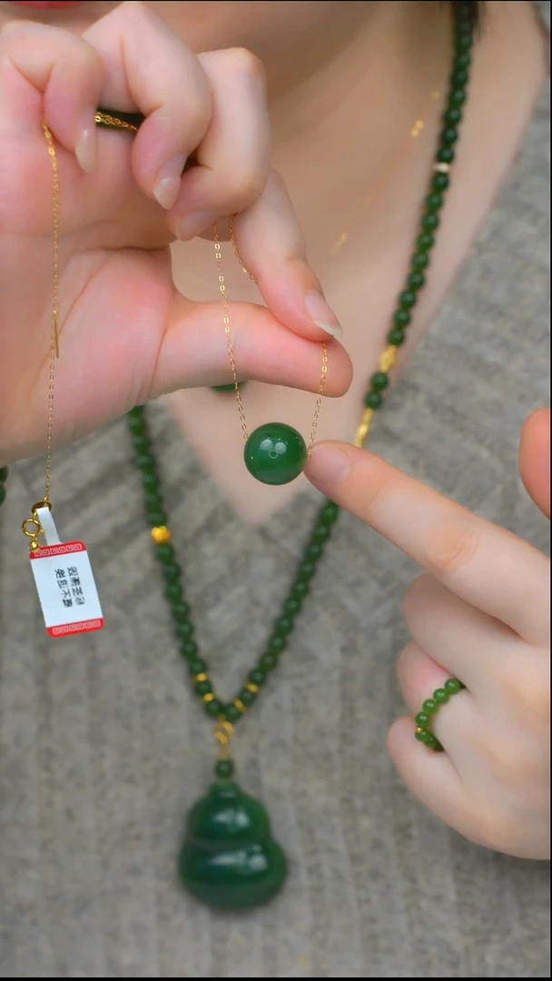 吊坠(赠链)未镶嵌和田玉aa