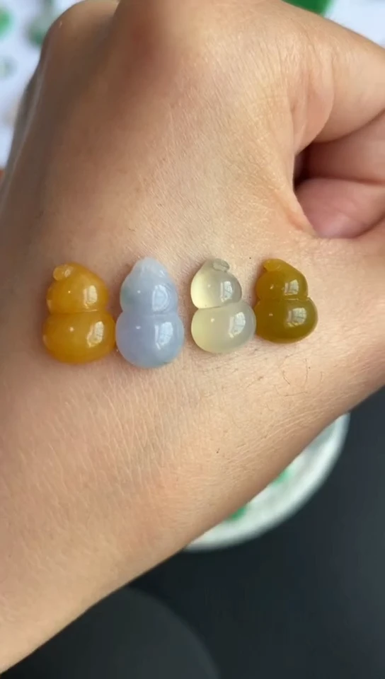 未镶嵌定制翡翠葫芦~一手