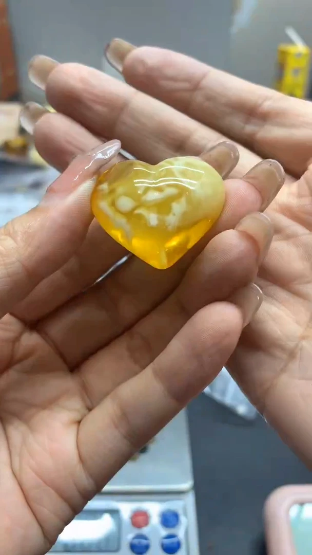 未镶嵌琥珀珠宝奇石194