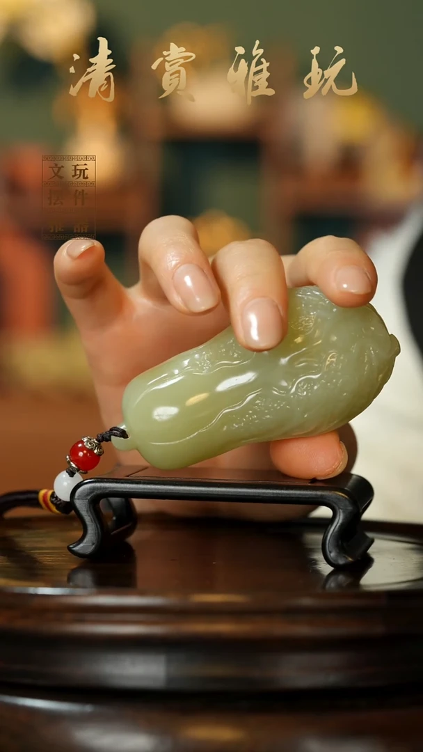 玉《手握白菜》手把件摆件