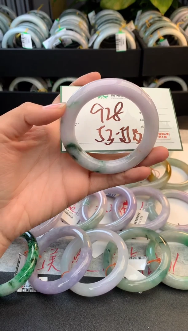 未镶嵌定制翡翠毛货需精细抛光+多人